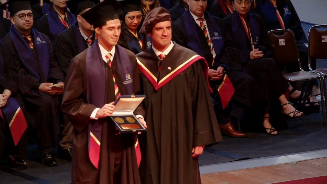 Primera ceremonia de titulación 2024 convoca a estudiantes de Campus ...