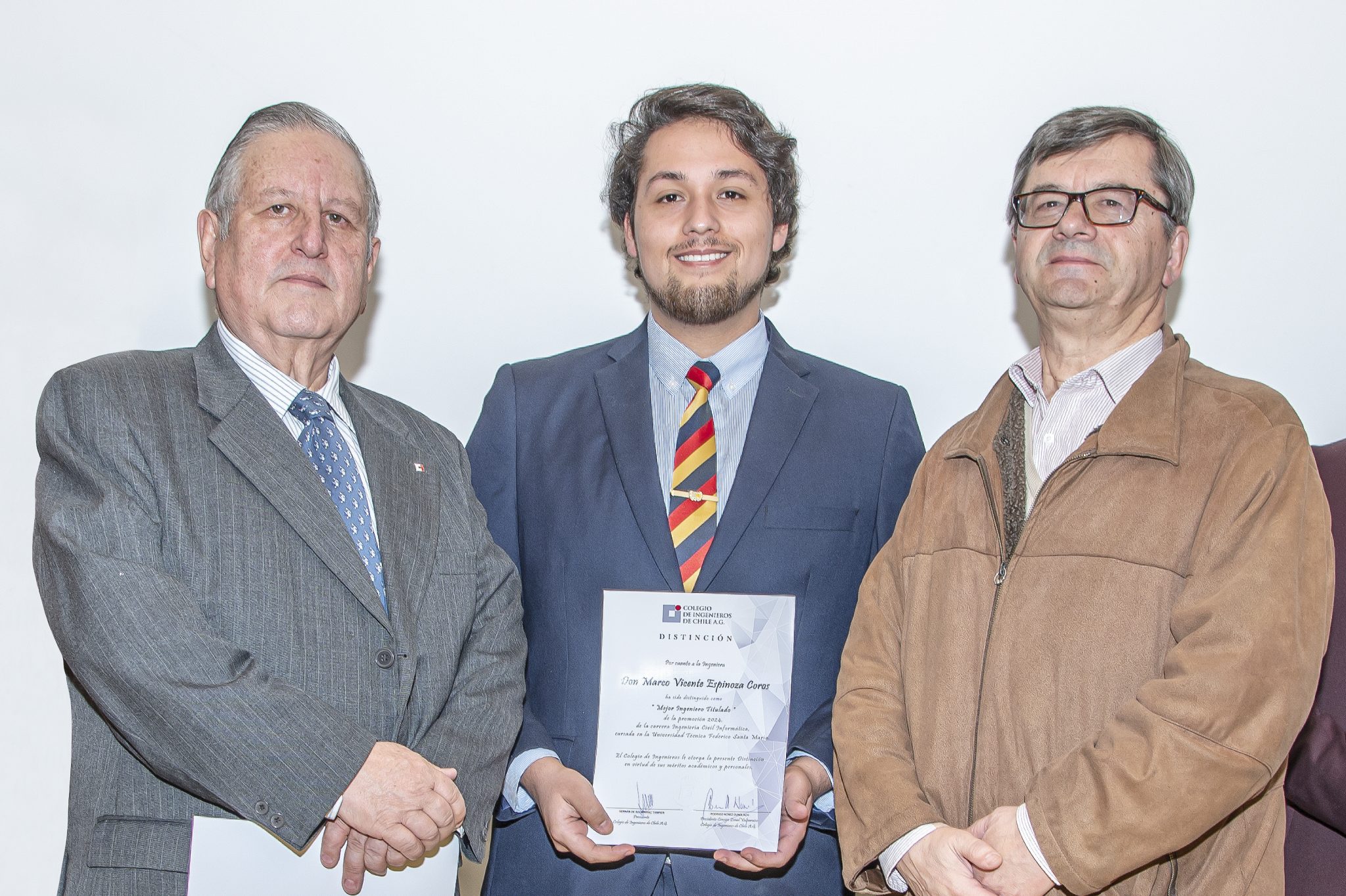 Exalumno Marco Espinoza es distinguido por el Colegio de Ingenieros ...